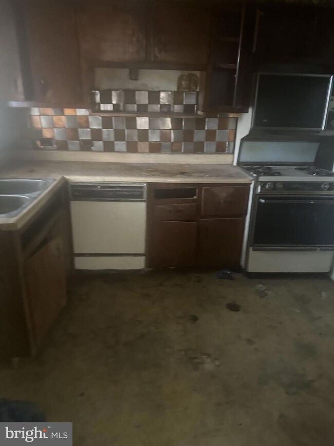 3498 Dolfield Ave, Baltimore, MD 21215 - photo 6