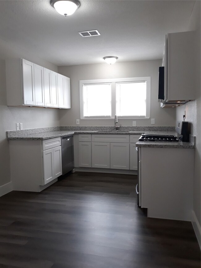 1034 Saint Clair St, Houston, TX 77088 - photo 6