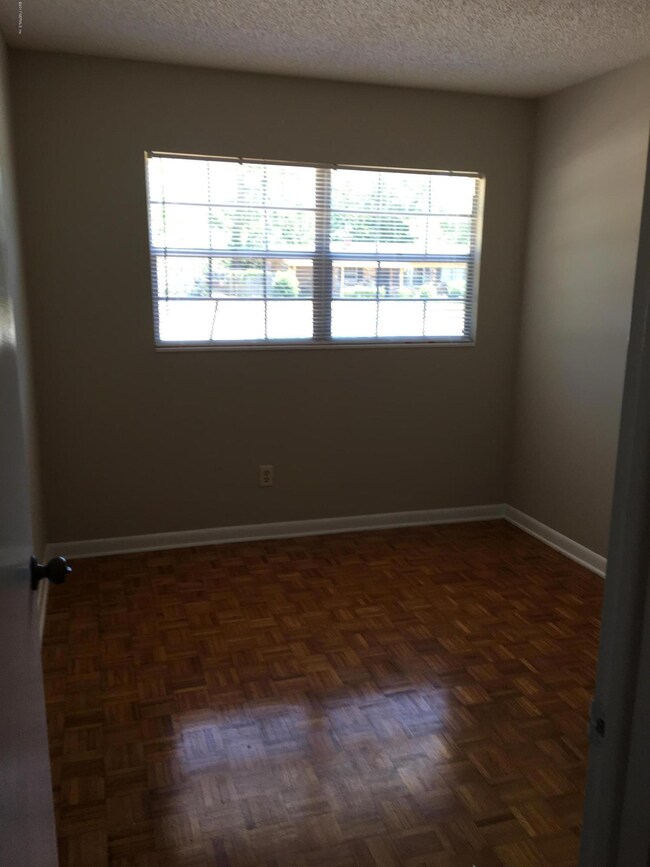 5018 Mc Manus Dr, Jacksonville, FL 32210 - photo 5