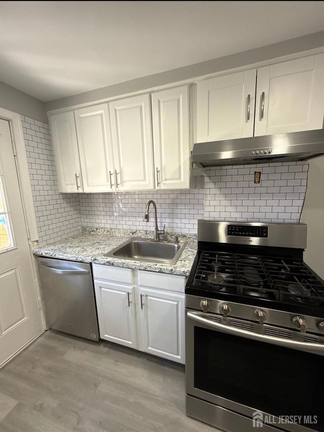 42 Macarthur Dr, Edison, NJ 08837 - photo 4