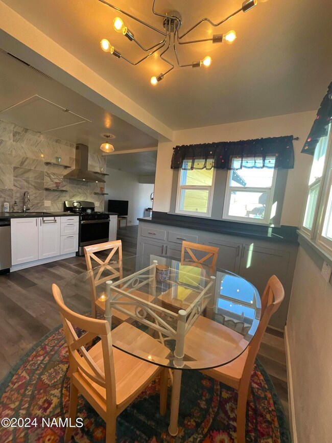 318 N Hicks Ave, Winslow, AZ 86047 - photo 2