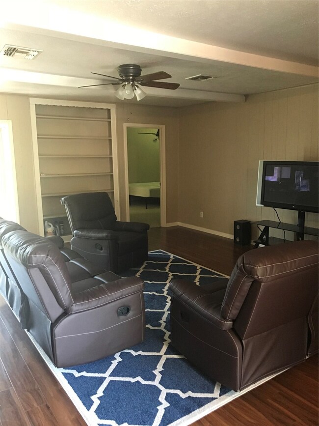 8902 Landwood Dr, Houston, TX 77040 - photo 4