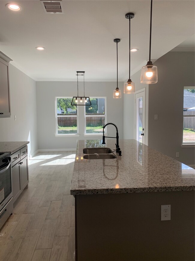 2610 Carmel St, Houston, TX 77091 - photo 5