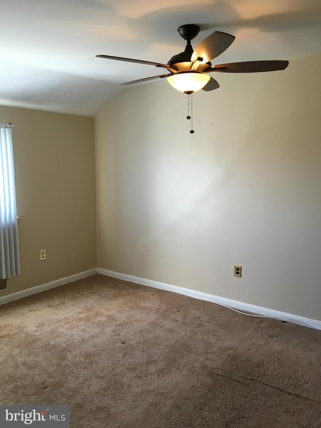 620 Queensgate Rd, Baltimore, MD 21229 - photo 2