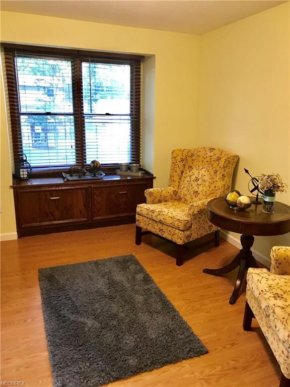 media room off kitchen, overlooking large rear law