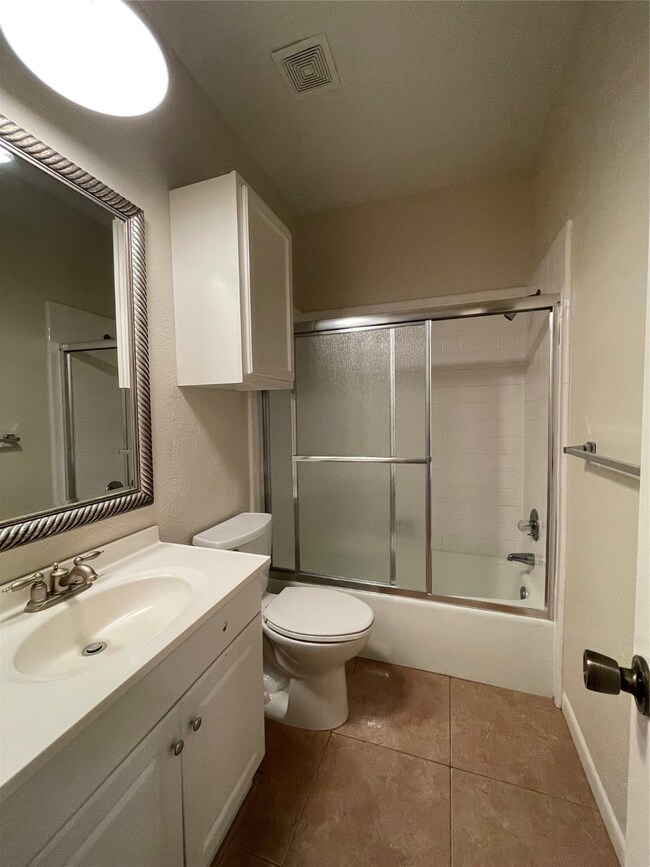 Secondary full bathroom just outside secondary bedroom