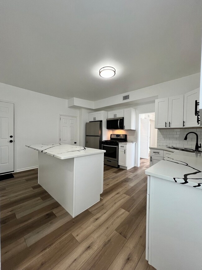 5714 W Grand Ave unit 2R, Chicago, IL 60639 - photo 4