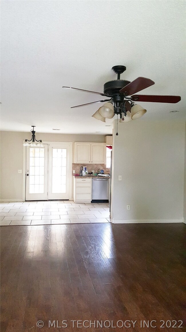 807 E Creek Ave, McAlester, OK 74501 - photo 4