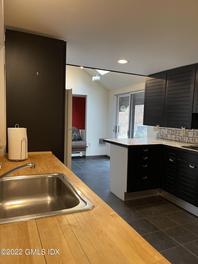 Eat-in Kitchen