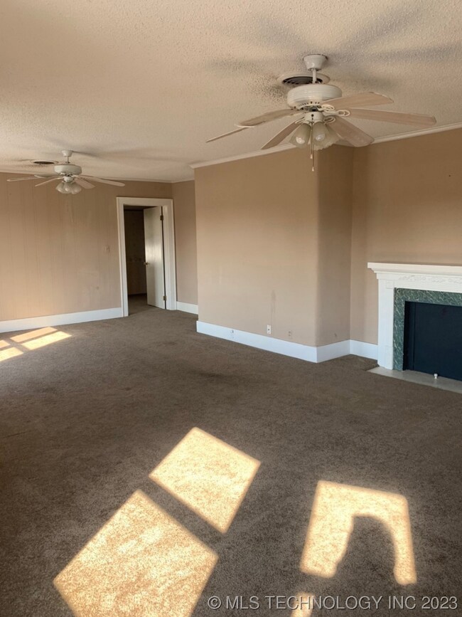 411 W Division St, Henryetta, OK 74437 - photo 6