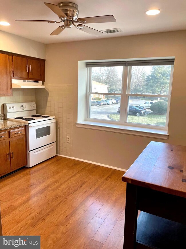 1004 Silver Ct, Hamilton Square, NJ 08690 - photo 5