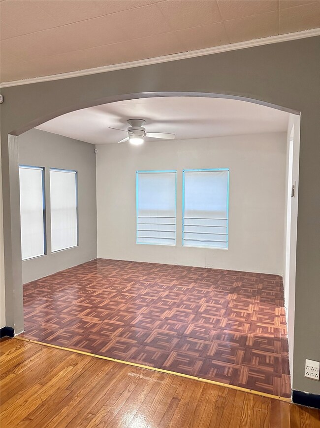 10929 Stover St, Houston, TX 77075 - photo 6