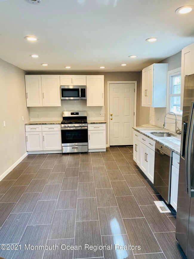 8 Manymind Ave, Atlantic Highlands, NJ 07716 - photo 3