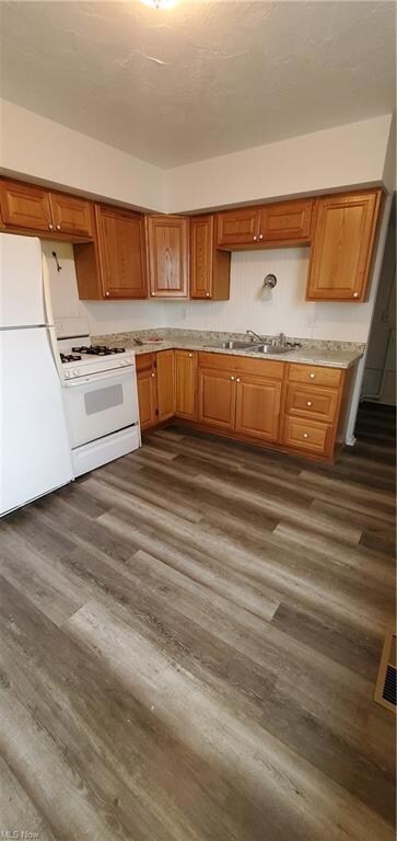 1967 E 42nd St, Lorain, OH 44055 - photo 4