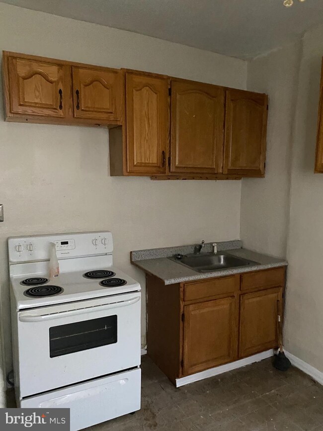 5539 Hazel Ave, Philadelphia, PA 19143 - photo 7