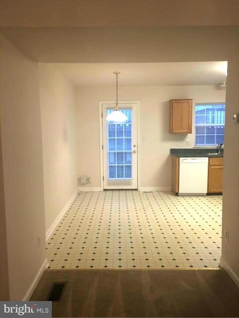 1871 Tiger Lily Cir unit 35, Woodbridge, VA 22192 - photo 5