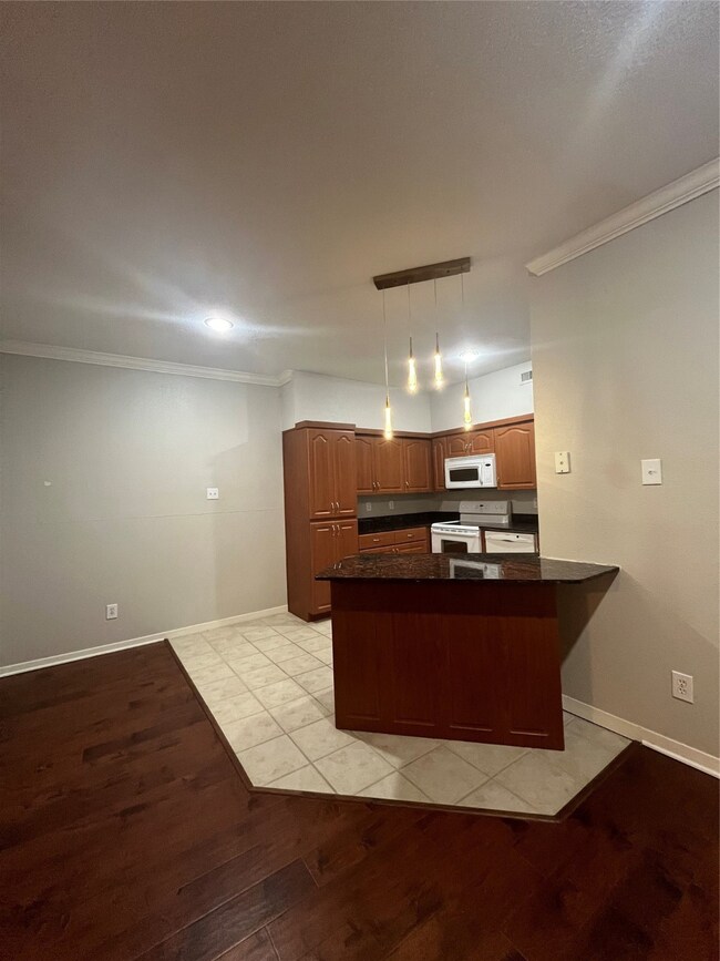 The Oaks at West University unit 404, Houston, TX 77005 - photo 4