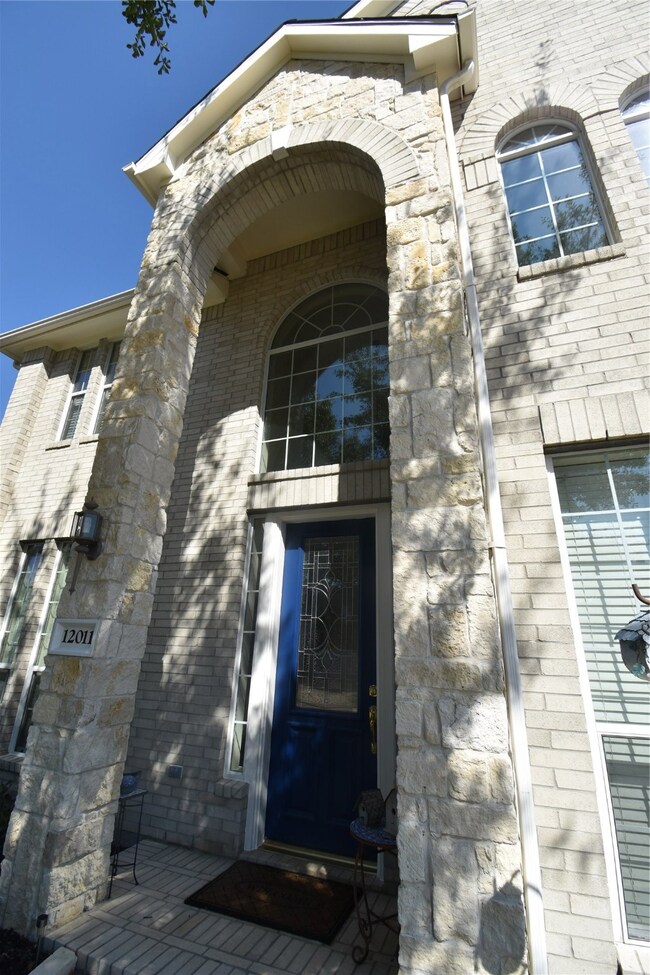 A Fabulous Grand Entry To Impress!