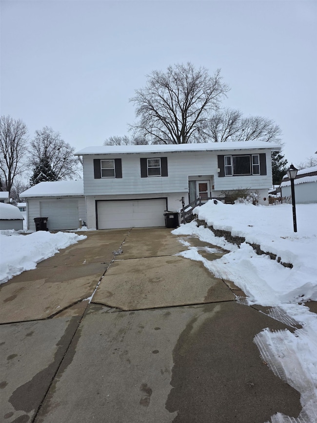1841 W Revere St, Freeport, IL 61032 - photo 3