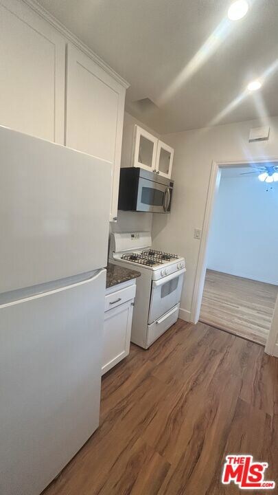 202 N Locust St unit 7, Inglewood, CA 90301 - photo 7