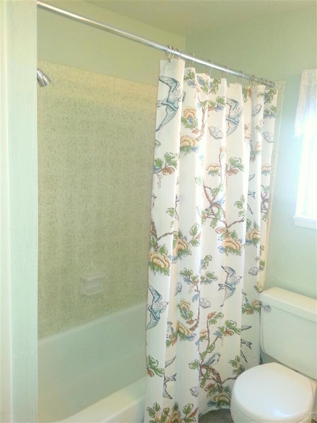 646 NE Seward Ave, Bend, OR 97701 - photo 7