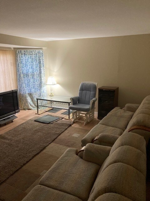 119 Toro Cir, Carpentersville, IL 60110 - photo 3