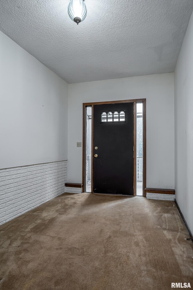 4721 Wisconsin Ave, Davenport, IA 52806 - photo 4