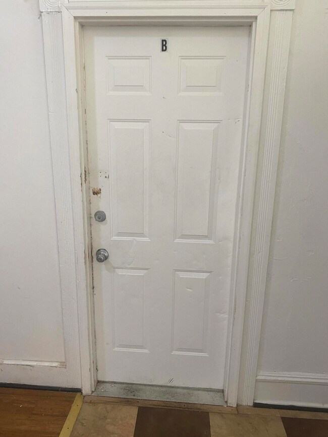 1708 N Main St, Apt B 4