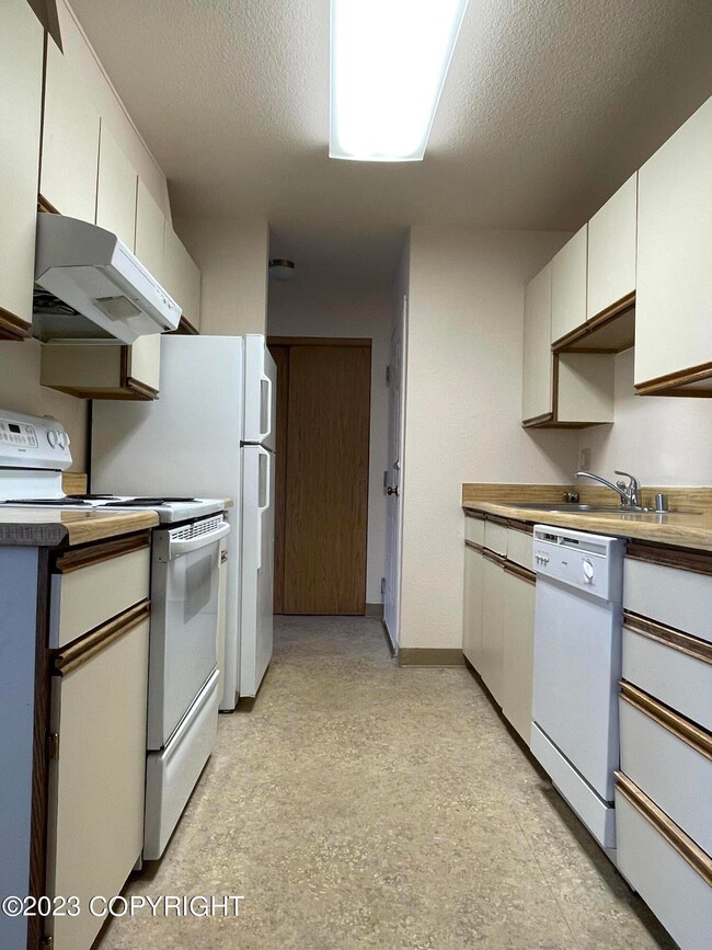 3570 W Dimond Blvd unit B3, Anchorage, AK 99502 - photo 6