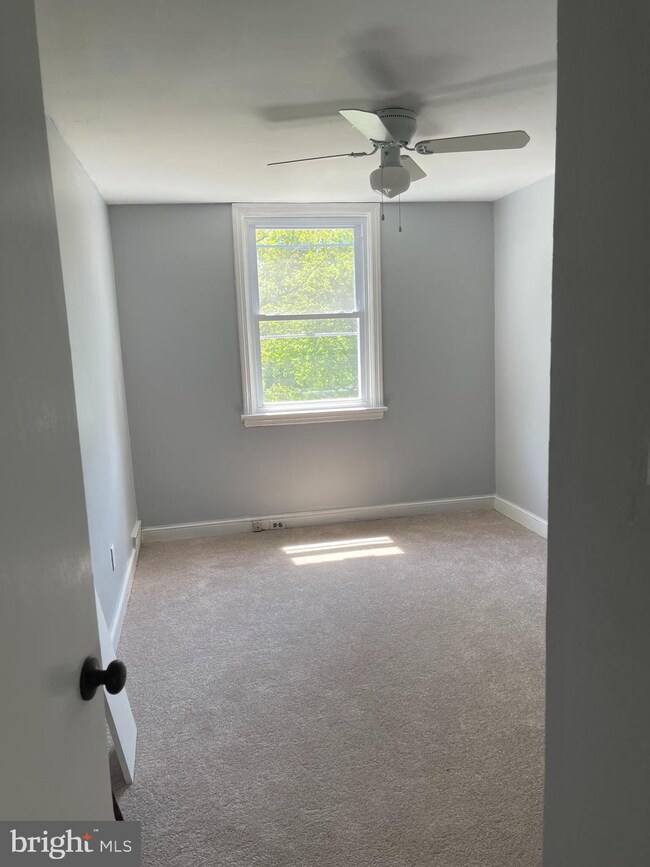 27 E Lynbrook Rd, Darby, PA 19023 - photo 2