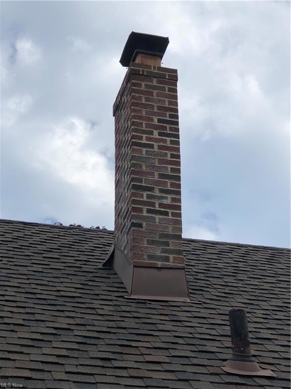 8503 Deerfield Dr, Parma, OH 44129-4338 - nicely tuckpointed and flashed chimney