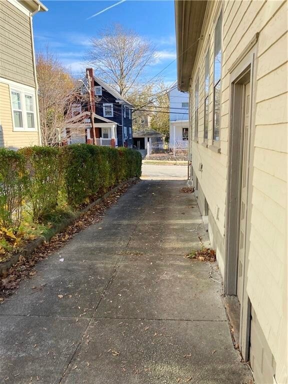 24 Huxley Ave, Providence, RI 02908 - photo 3