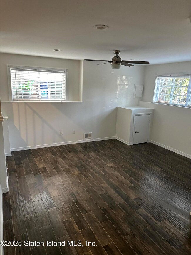 unlisted-address, Staten Island, NY 10309 - photo 5