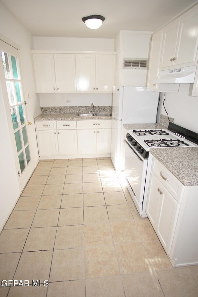 3803 Tyler Ave unit 2, El Paso, TX 79930 - photo 7