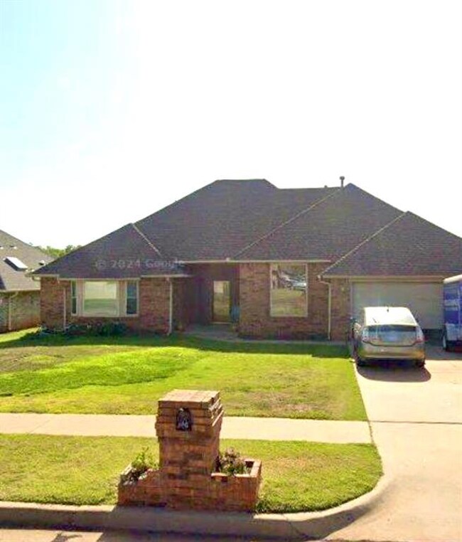 316 S Ramblin Oaks Dr, Moore, OK 73160 - photo 2