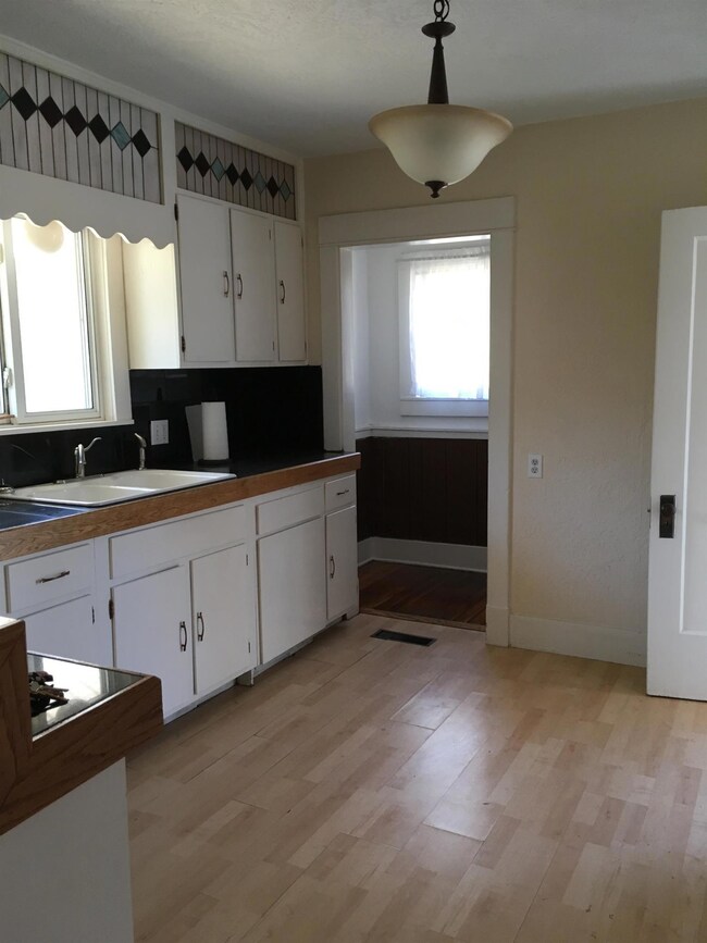 409 Jefferson St, Klamath Falls, OR 97601 - photo 7