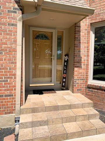 Tiled front entrance. Storm door.