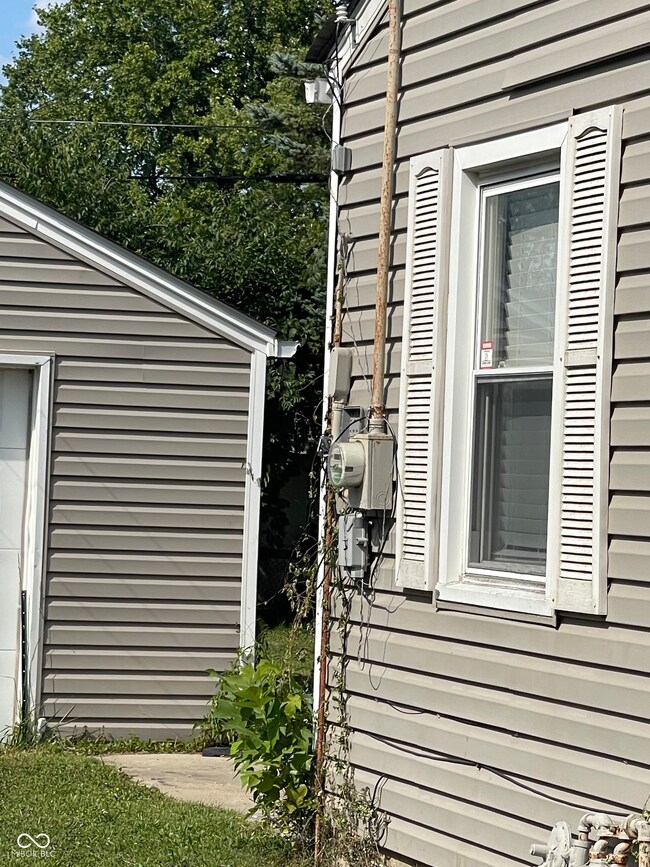 5462 E 19th St, Indianapolis, IN 46218 - photo 3