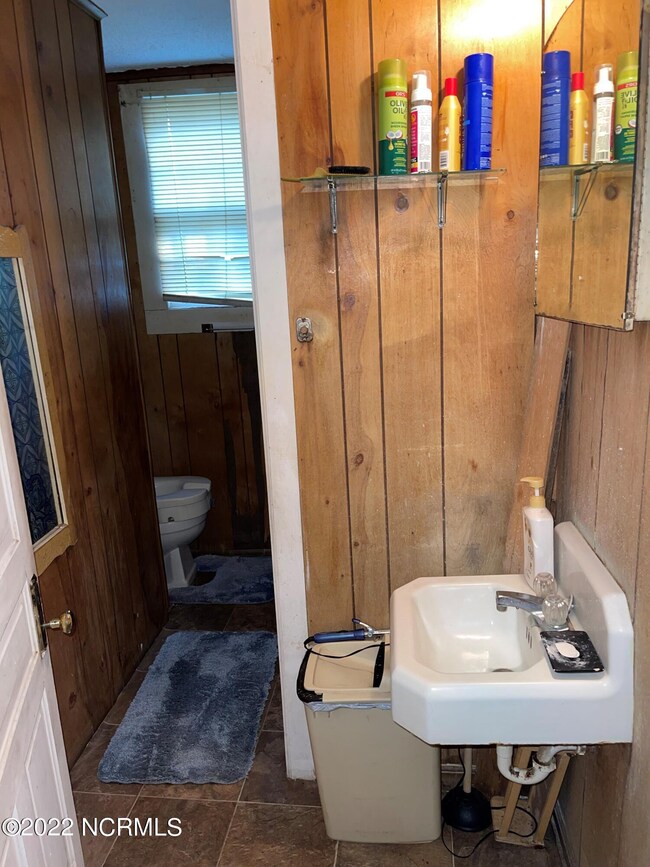 007 Full Bath Unit 723