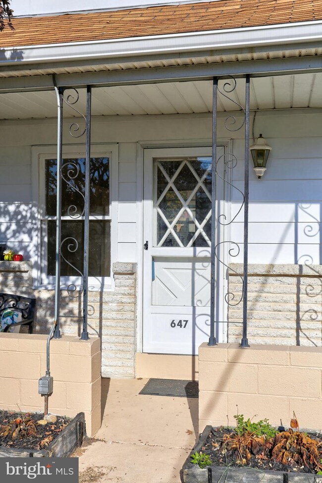 647 Franklin St, Columbia, PA 17512 - photo 3