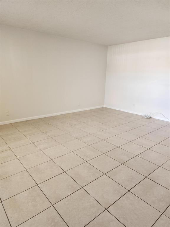 226 Norwich J, West Palm Beach, FL 33417 - photo 3