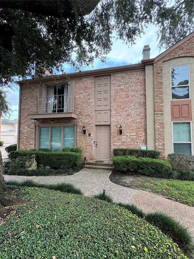 2323 Augusta Dr unit 20, Houston, TX 77057 - photo 2