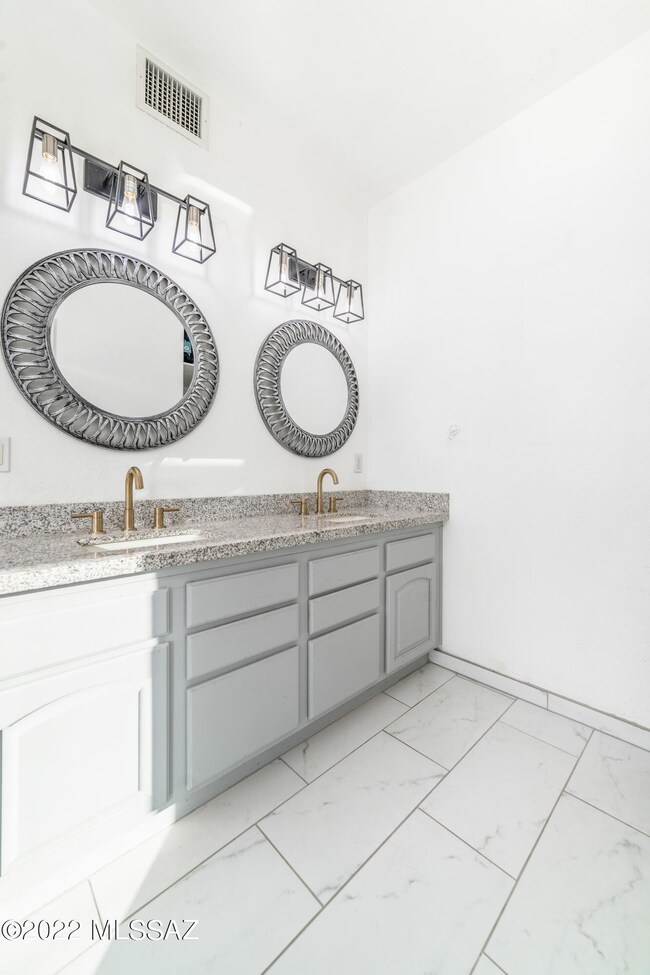 Main House Master Vanity