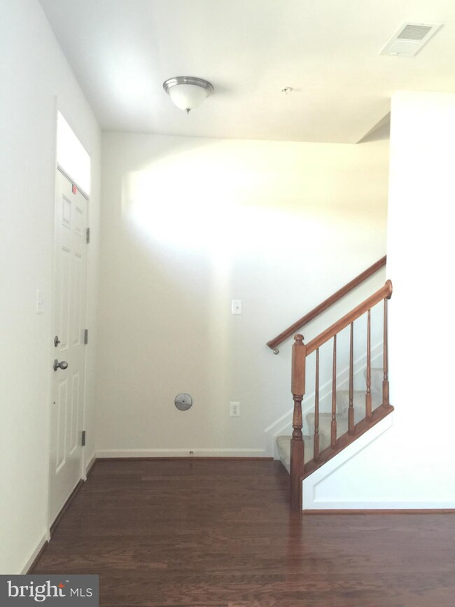 12726 Longford Glen Dr, Germantown, MD 20874 - photo 3