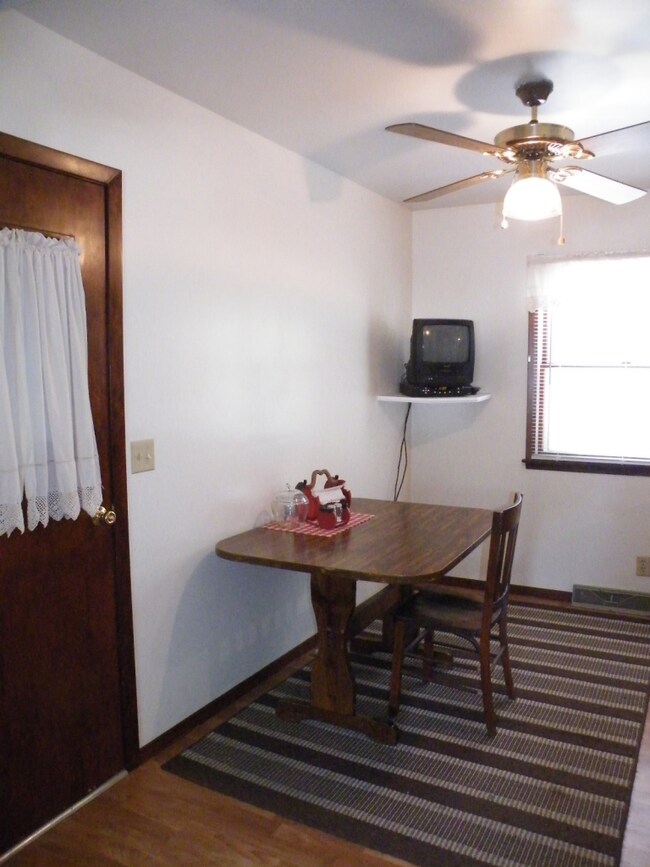 Kitchen Dining Area