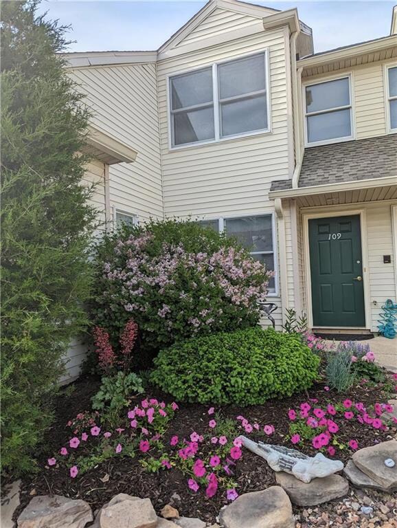 109 Lindfield Cir, Macungie, PA 18062 - photo 2