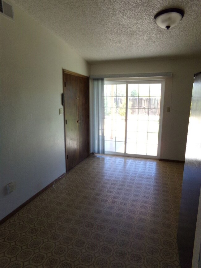 405 Plainview Dr, Alamogordo, NM 88310 - photo 5