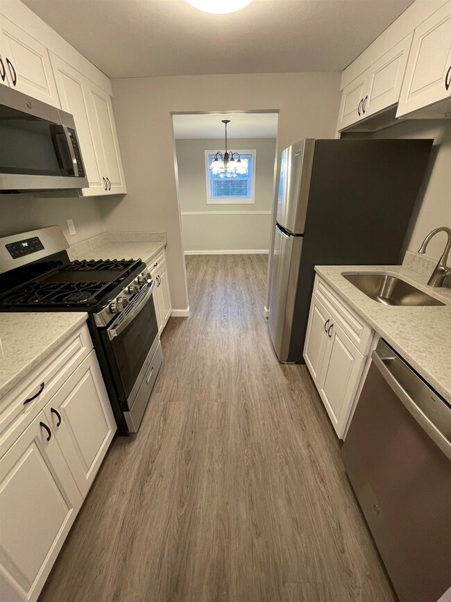 5 Louisburg Square unit 1, Nashua, NH 03060 - photo 2