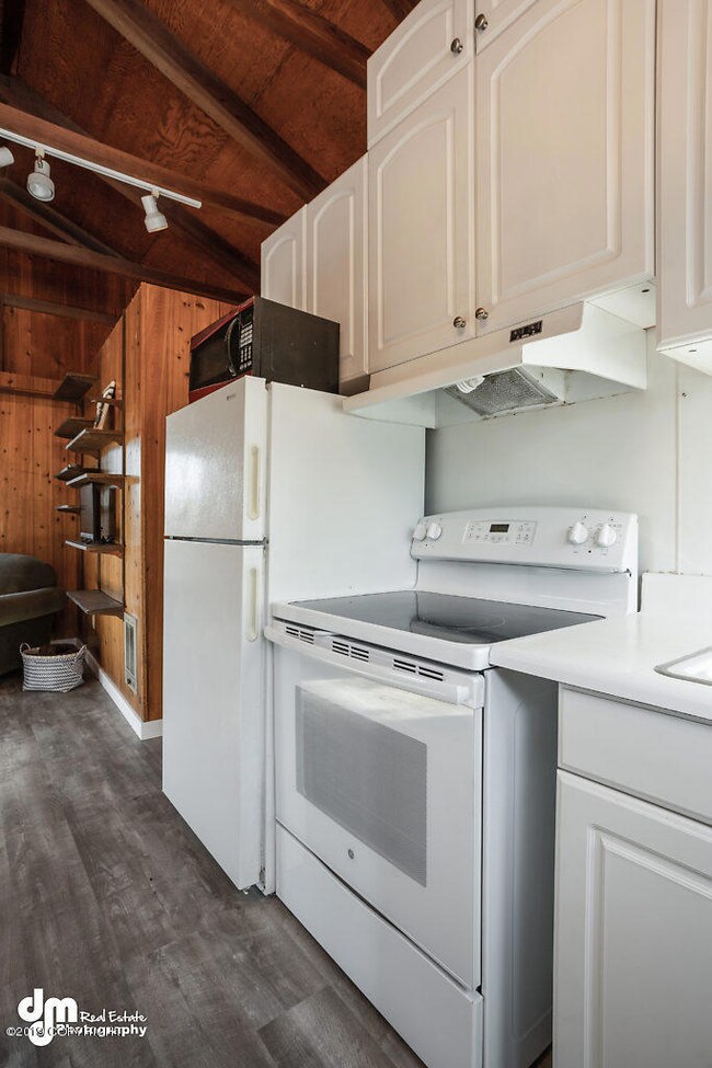 9499 W Hollywood Rd, Wasilla, AK 99623 - photo 5