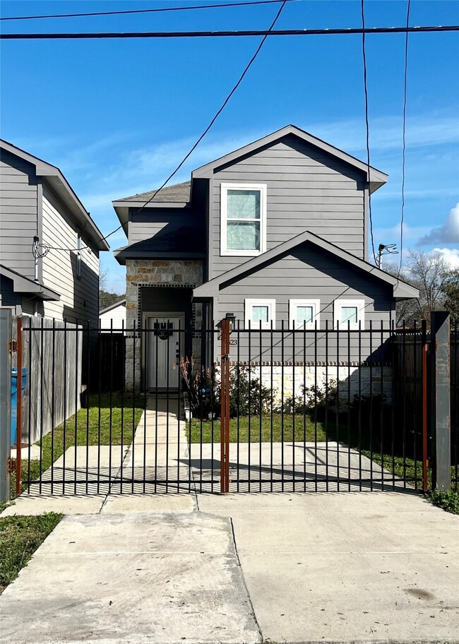 4523 Gaston St, Houston, TX 77093 - photo 2